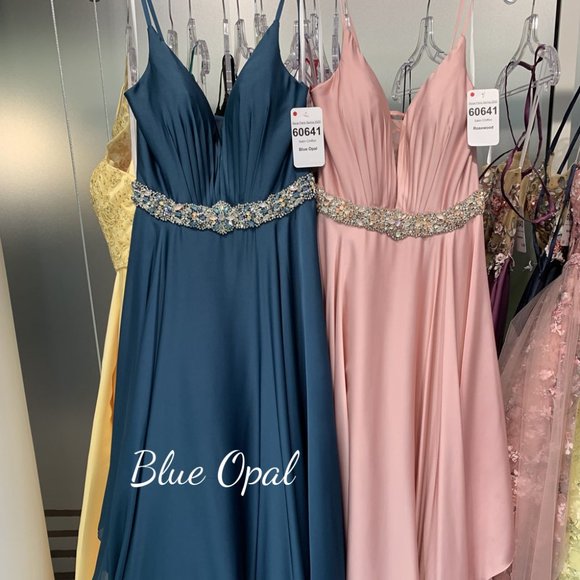 Alyce Paris 60641. Long, Plunging Neckline, Flowy - Picture 2 of 3